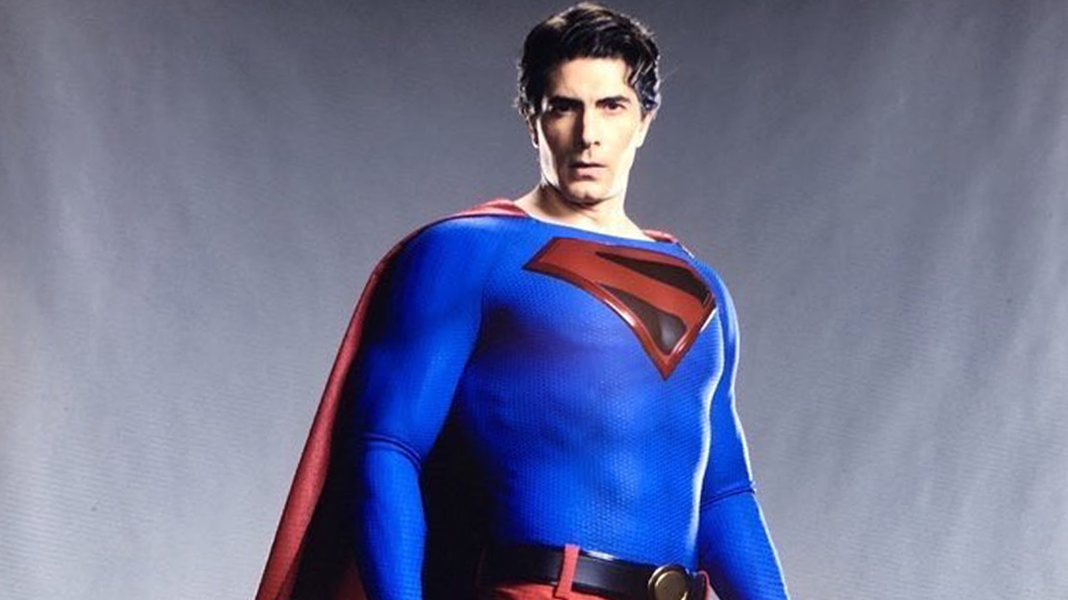 Crise nas Infinitas Terras | Tyler Hoechlin e Brandon Routh aparecem trajados como Superman em nova foto dos bastidores