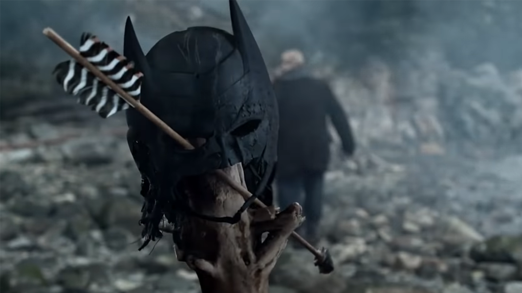 Arrow | Vídeo da oitava temporada mostra a máscara do Batman