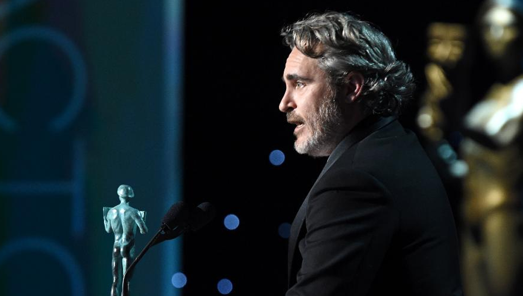 Joaquin Phoenix homenageia Heath Ledger no SAG Awards, confira a lista de vencedores
