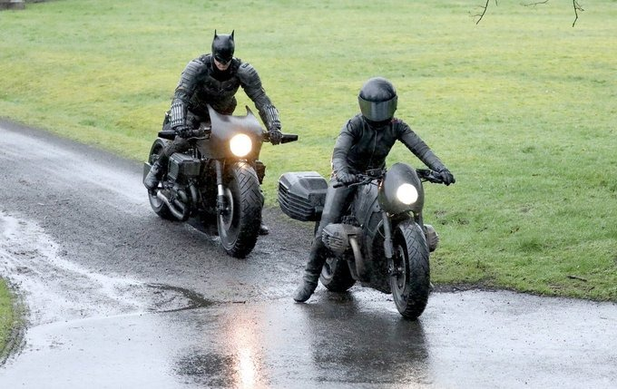 Traje do novo Batman aparece completo em imagem dos bastidores