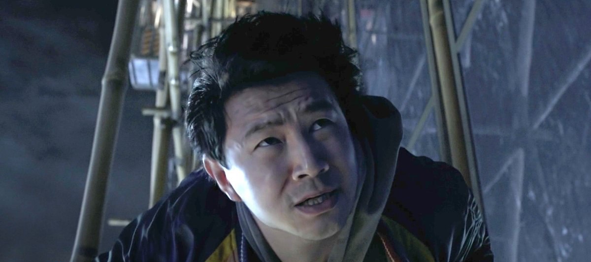 Shang-Chi e a Lenda dos Dez Anéis | Herói enfrenta uma horda de vilões em novo trecho