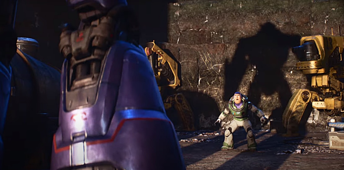 Buzz Lightyear enfrenta Zurg em trailer de seu filme de origem