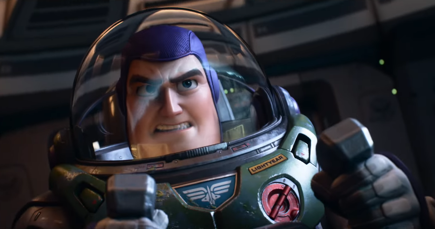 Buzz Lightyear precisa consertar as coisas no novo trailer do filme