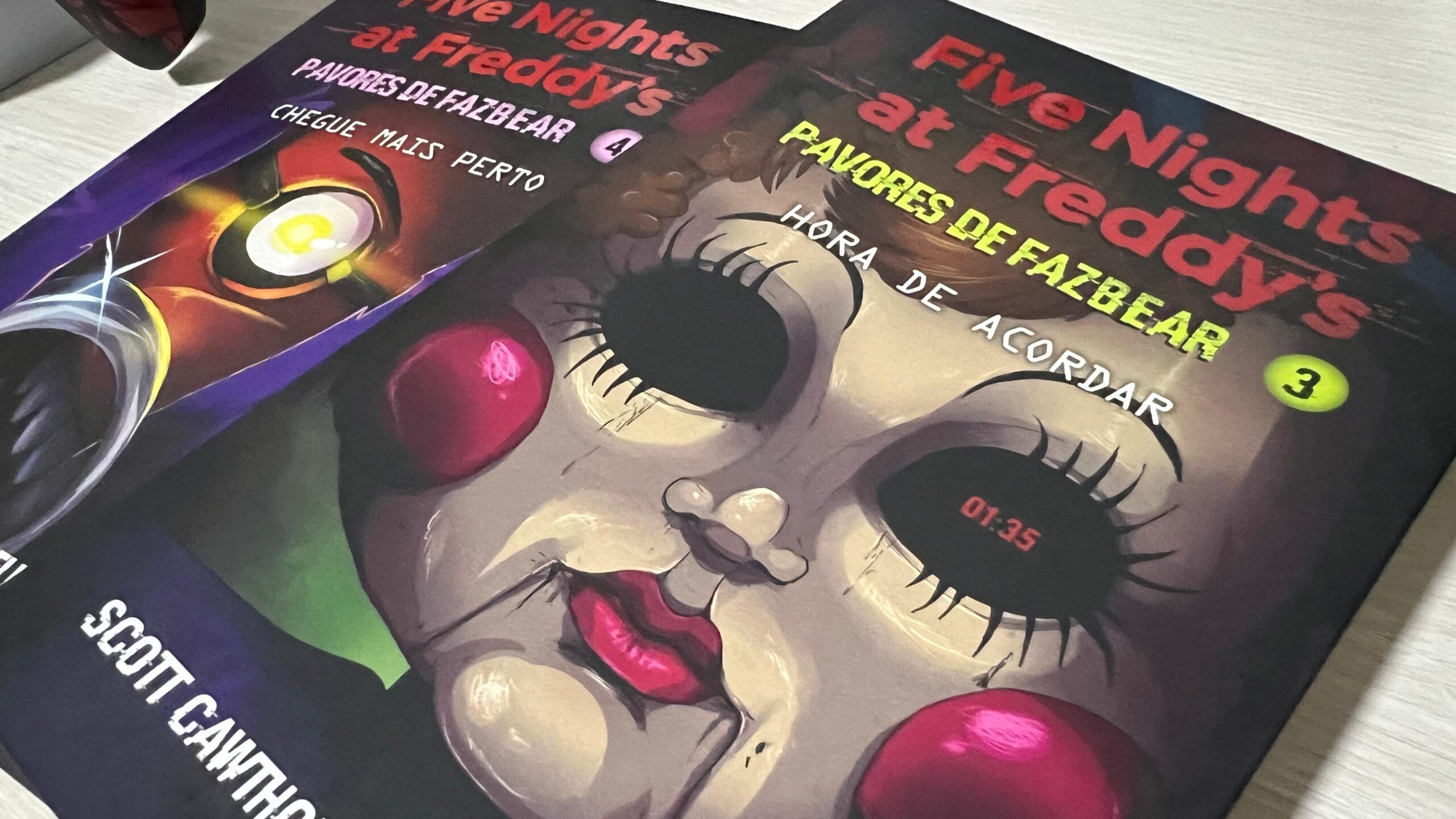 [LEITURA] Abrace o Terror com Five Nights at Freddy's: Pavores de Fazbear