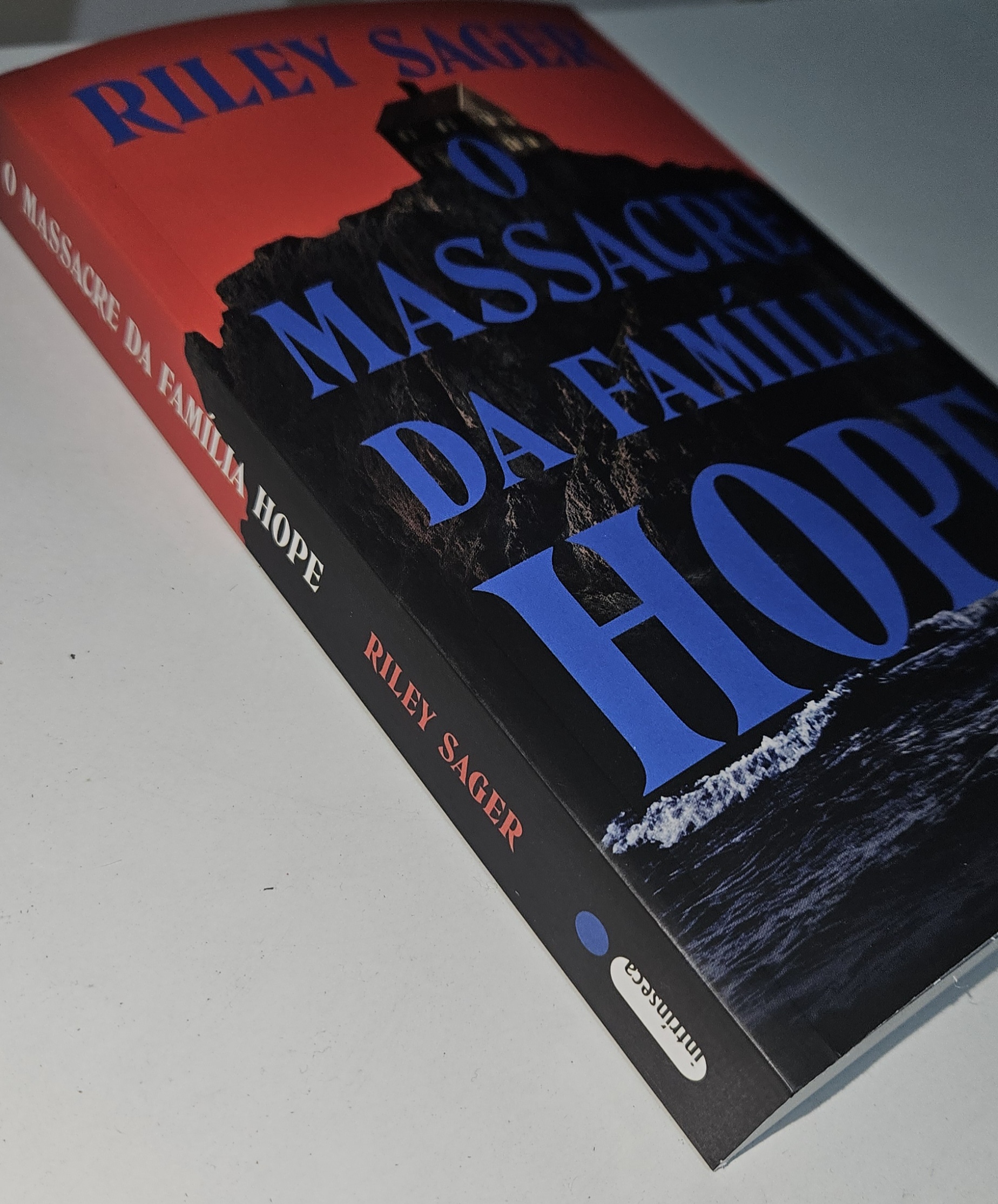 [LEITURA] O Massacre da Família Hope é uma trama cheia de teorias da conspiração