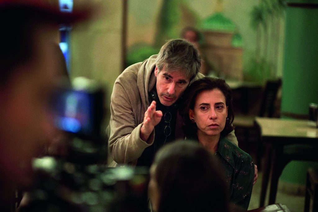 Walter Salles dirigindo Fernanda Torres em Ainda Estou Aqui