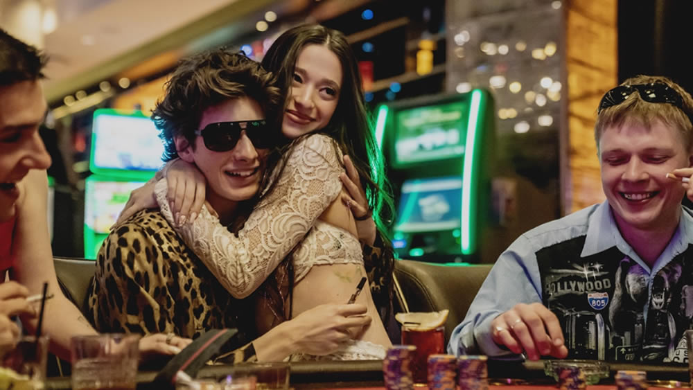 Mikey Madison em cena de Anora