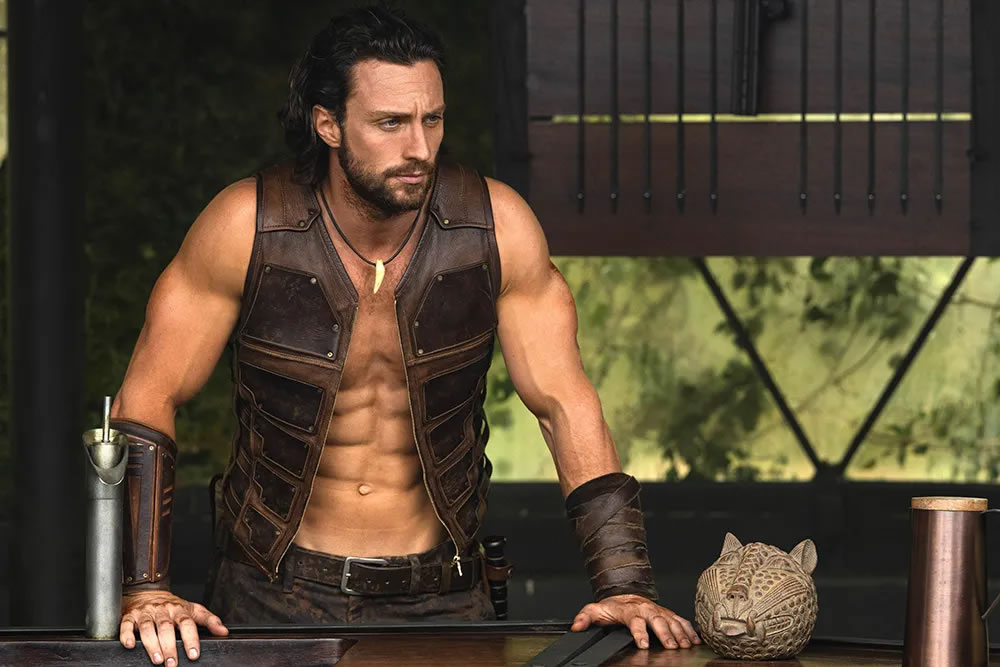 Aaron Taylor-Johnson pensativo