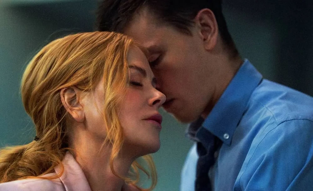 Nicole Kidman e Harris Dickinson em cena de 'Babygirl'