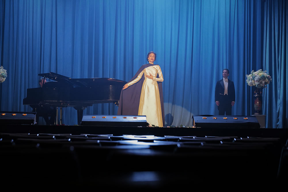 Angelina Jolie numa cena do filme 'Maria Callas'
