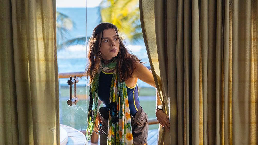 Giovanna Lancellotti em cena do filme 'Missão Porto Seguro'