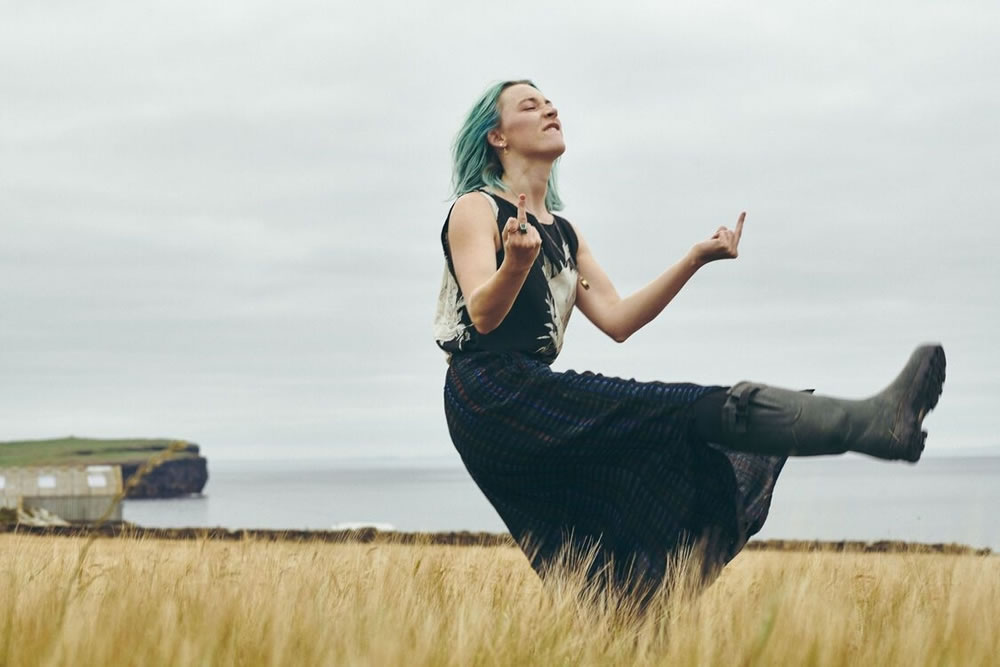 Saoirse Ronan em cena do filme 'The Outrun'