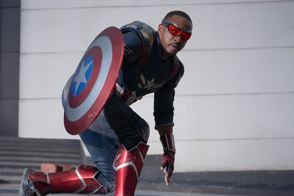 Anthony Mackie em cena de Capitão América: Admirável Mundo Novo